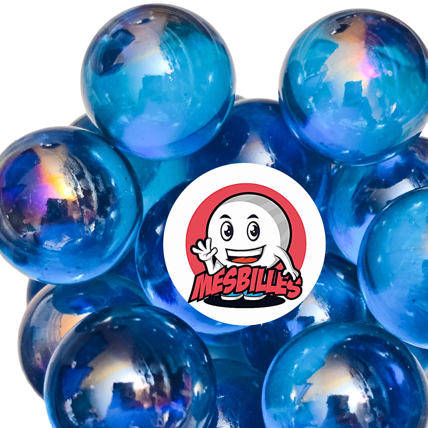 Des billes bleues irisées qui capturent la lumière comme une goutte de ciel