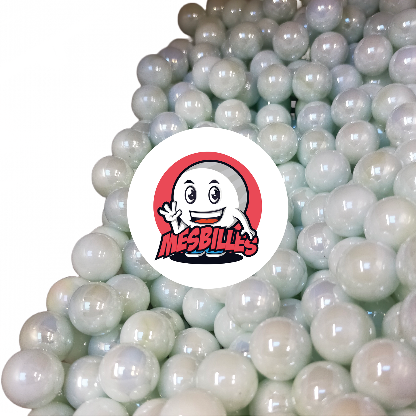 Image de la Mascotte MesBilles entourée de Billes Glossy nacrées opaques brillantes Blanches 25 mm