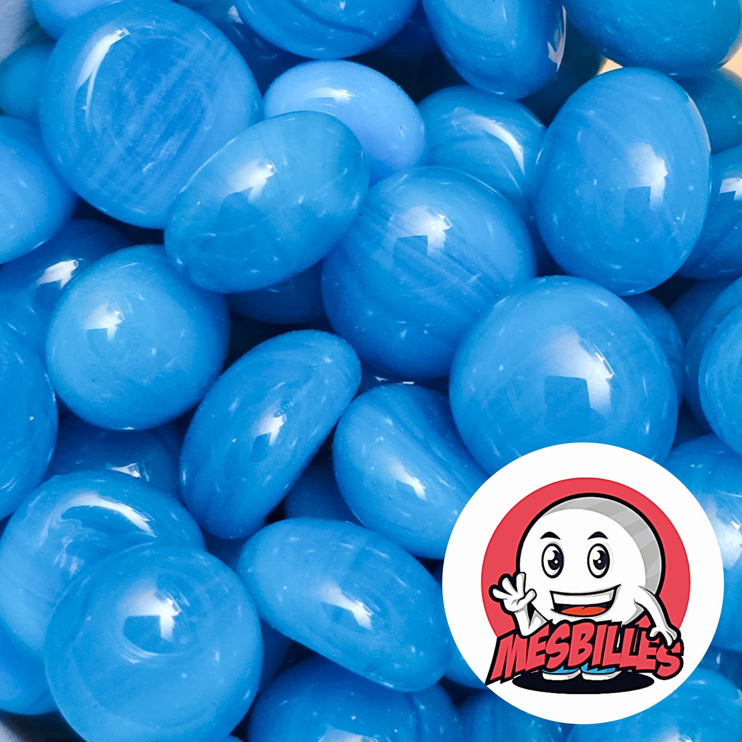 Petit Galet en verre Opaque de Couleur Bleu-Clair, Collection Bille Perle. Aussi festive qu'inestimable, il captive les Collectionneurs.