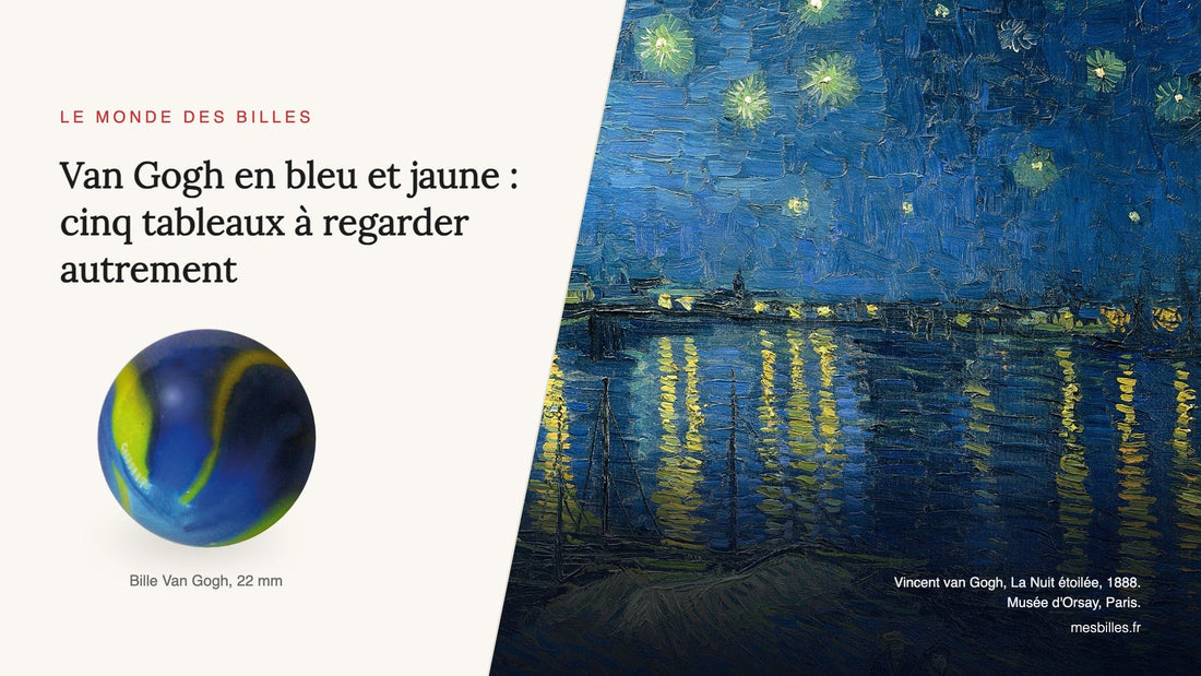 La Nuit étoilée de Van Gogh, ciel bleu et reflets jaunes du gaz sur le Rhône, à côté d'une bille MesBilles Van Gogh de 22 mm en verre bleu à deux traînées jaunes