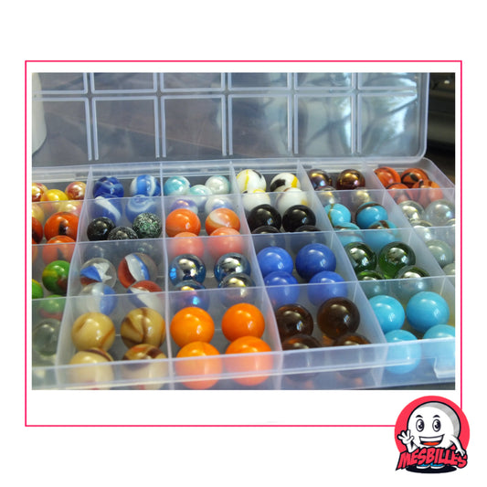 Boîte compartimentée contenant 238 billes multicolores, mélange de billes de 12 mm et 14 mm, rangées soigneusement