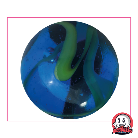 Bille Abysse 50 mm en verre bleu foncé tranlucide et trace verte, grosse bille de très grande taille