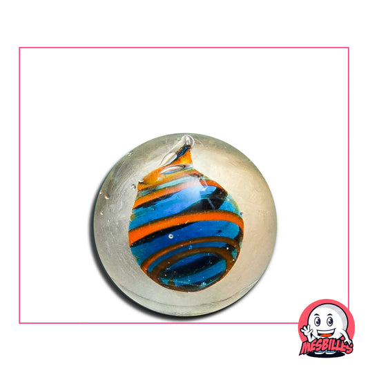 Avec ses courbes bleues qui ondulent comme une vague au coucher du soleil, cette bille&nbsp; apporte une touche de sérénité et de mouvement à chaque regard.