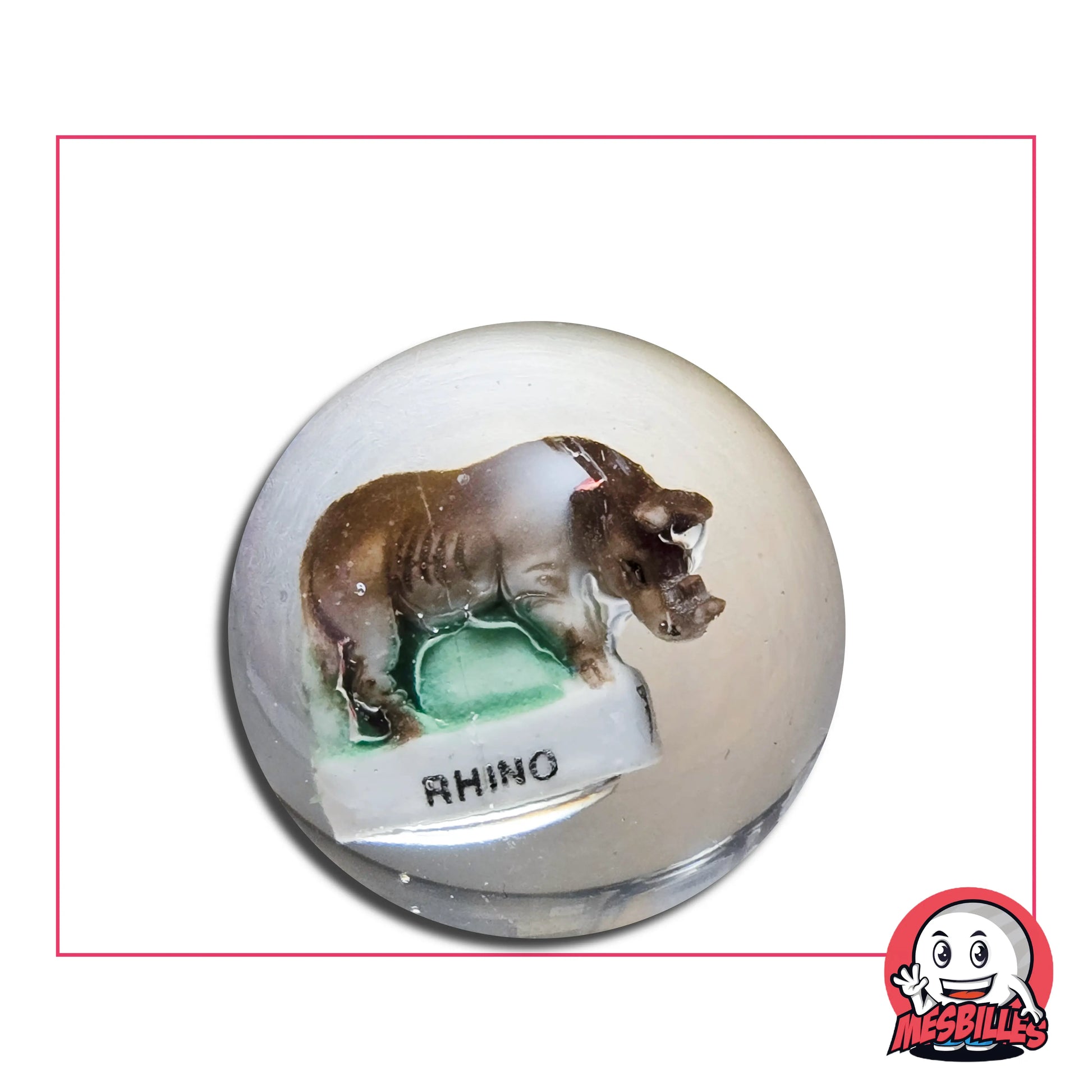 Bille Incrustation Rhinocéros 35 mm avec figurine miniature de rhinocéros incrustée dans le verre.