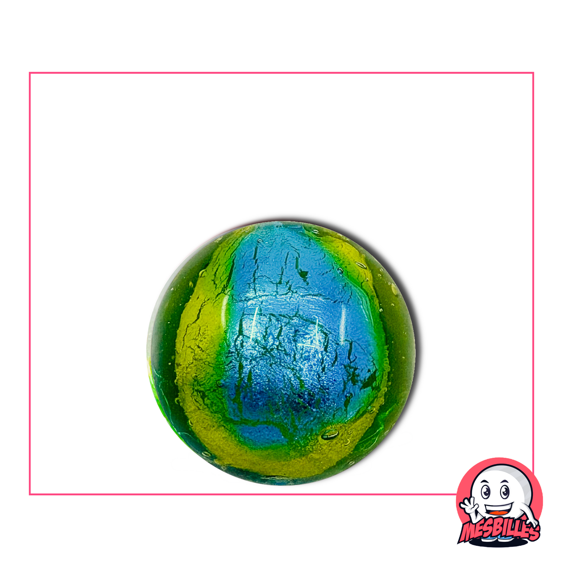 Grande bille en verre de 22 mm présentant un effet visuel unique, combinant bleus profonds et verts émeraude rappelant une planète mystique.