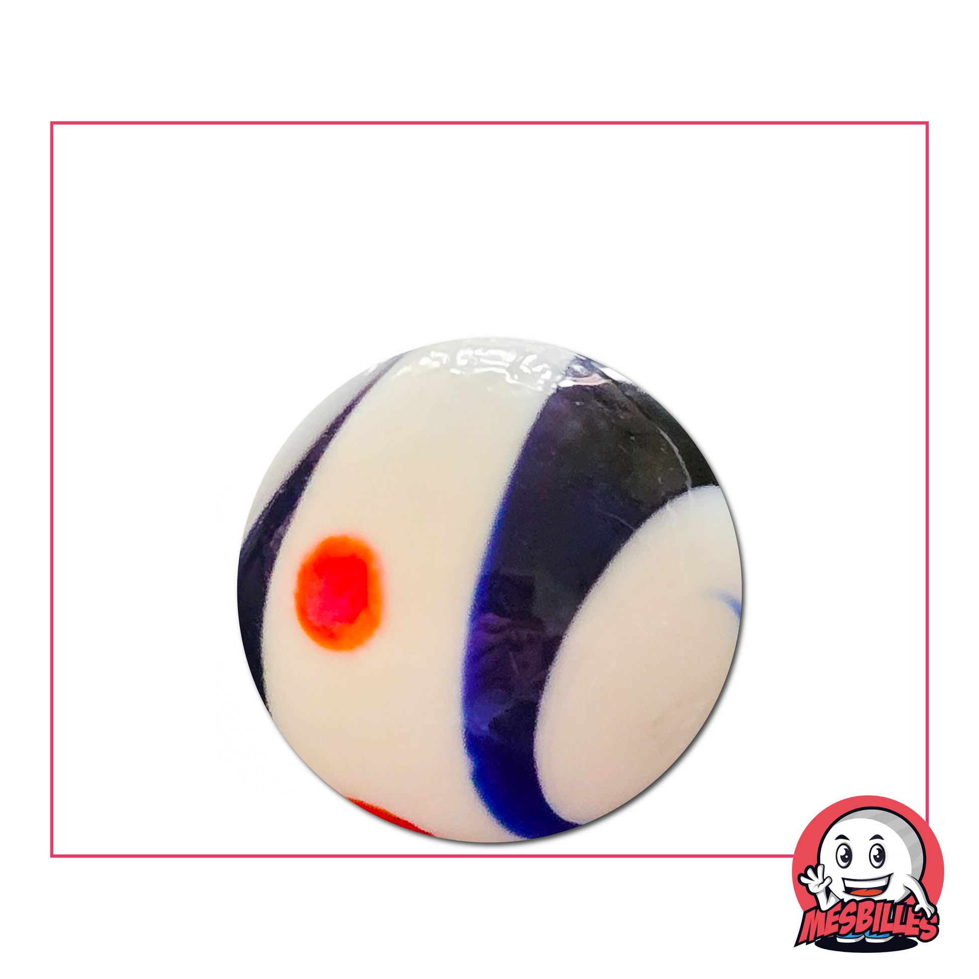 Gros plan sur une bille Big-Bang blanche à spirales bleues et point central rouge, en verre de 25 mm, vendue à l’unité chez MesBilles.
