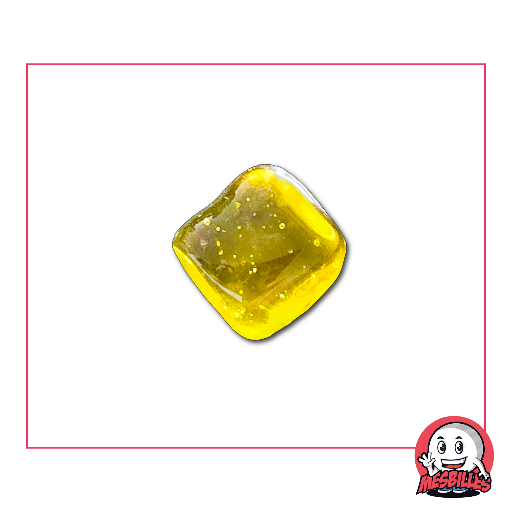 Photo d’une bille plate en forme de carré, jaune translucide, 2 cm, vendue à l’unité sur la boutique MesBilles.
