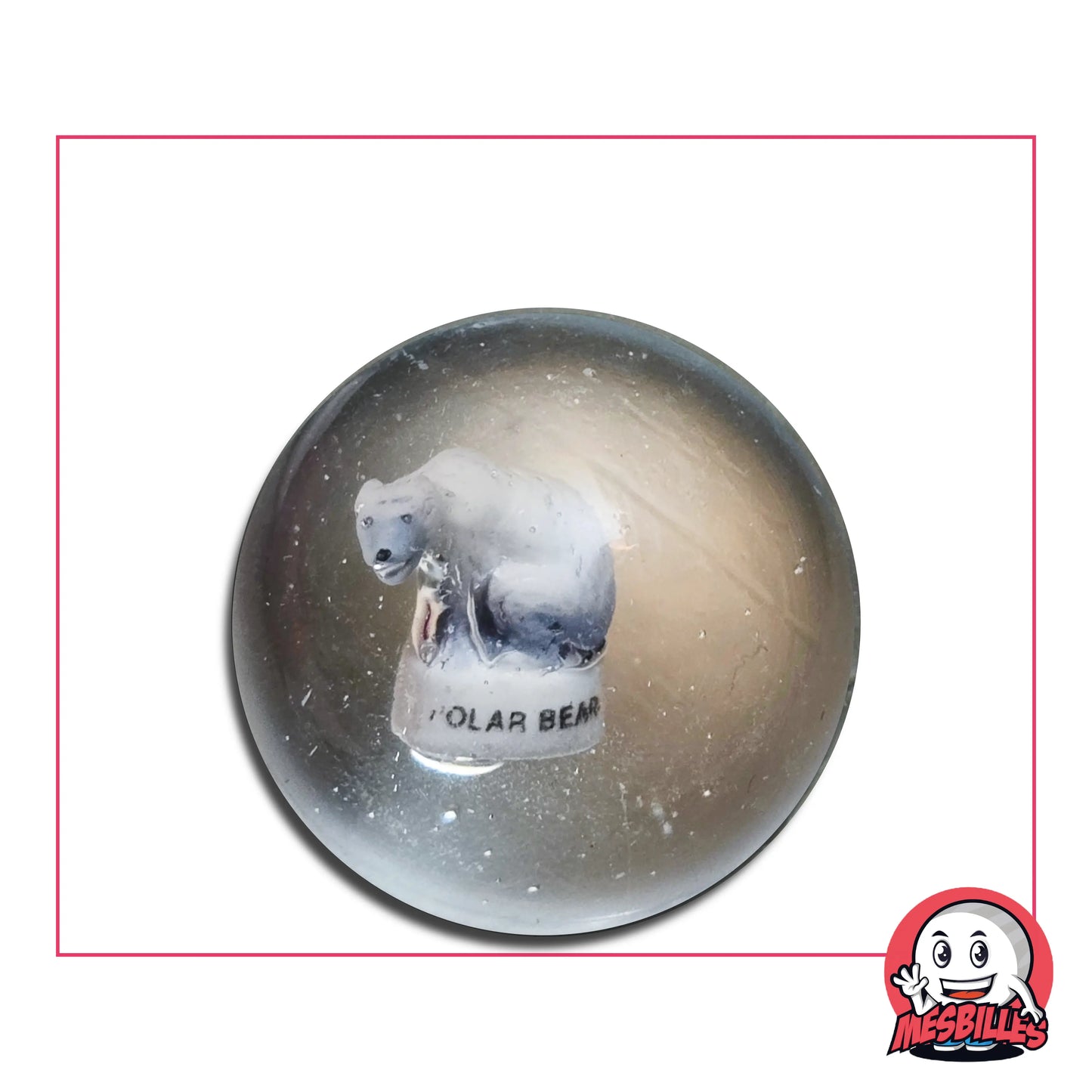 Un ours polaire en porcelaine flotte au centre de cette bille de 35 mm, figé dans un océan de verre translucide
