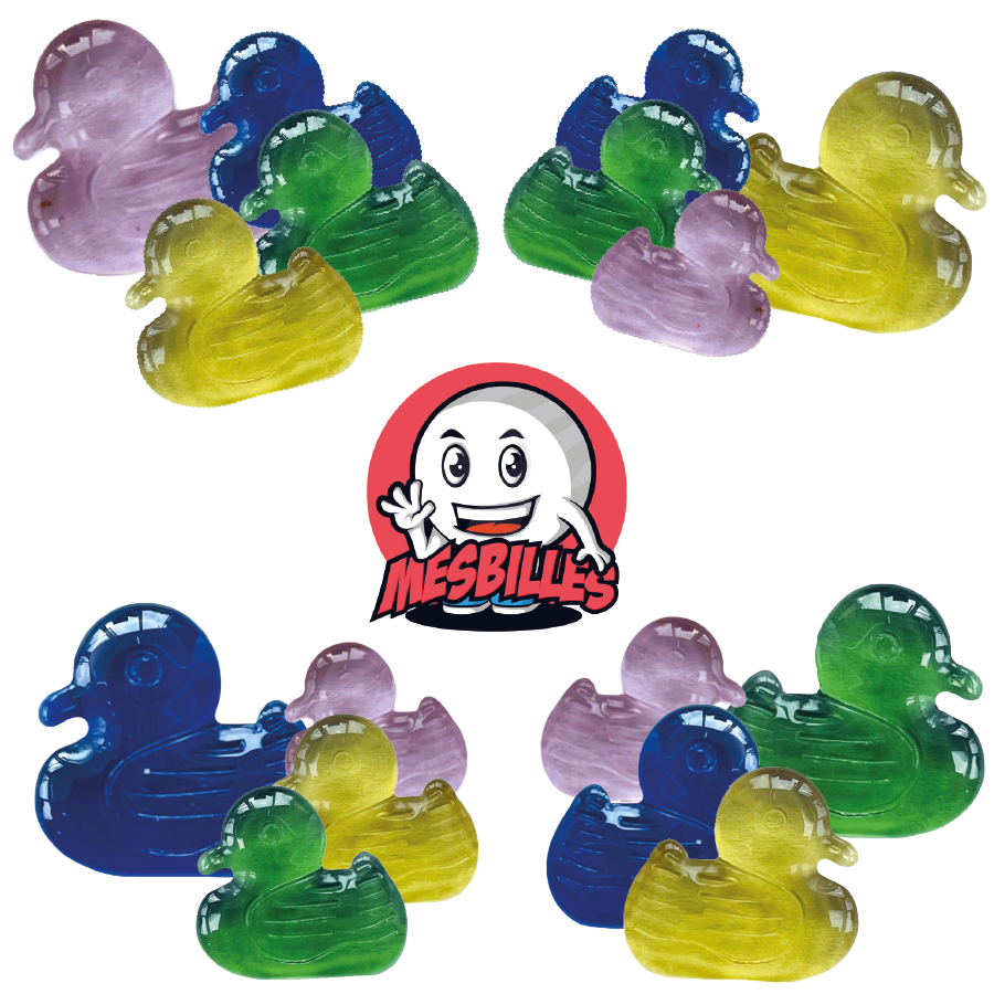 Image de la Mascotte MesBilles entourée de billes Canard extra-plate en verre translucide de couleur bleu-nuit, taille 25 mm - MesBilles