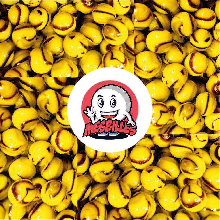 Image de la Mascotte MesBilles entourée de  Bille Abeille Opaque de couleur Jaune strié de Marron de 16 mm