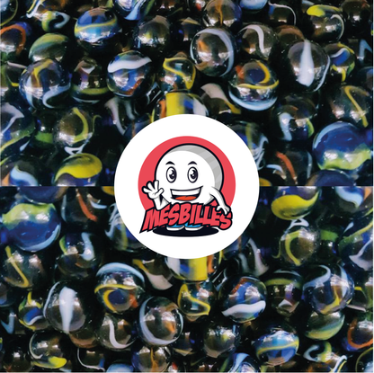 Image de la Mascotte MesBilles entourée de Billes Michel-Ange en verre bleu, avec striures rouges, blanches et jaunes, 16 mm