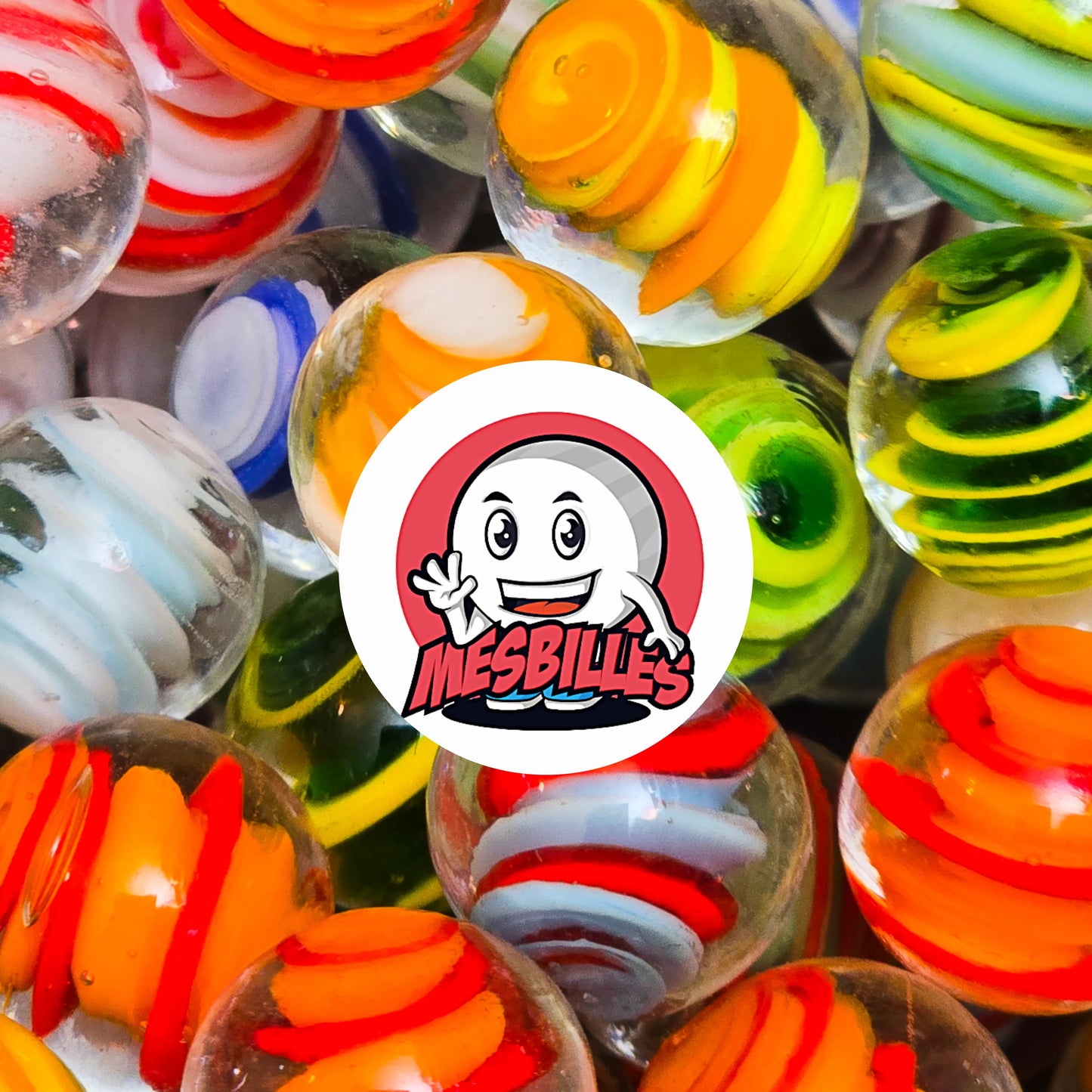 Chaque bille est un exemplaire est unique, soufflé à la main, avec de minuscules bulles d’air qui ajoutent à son charme artisanal. 🍭