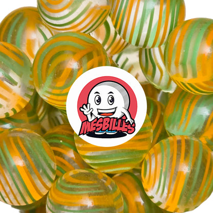 La Bille Art Émeraude du Désert 16 mm marie les tons dorés du soleil à des nuances vertes dignes d’une oasis. À la fois chaude et mystérieuse, elle incarne la rencontre entre la lumière et la terre, entre la rêverie et le voyage.