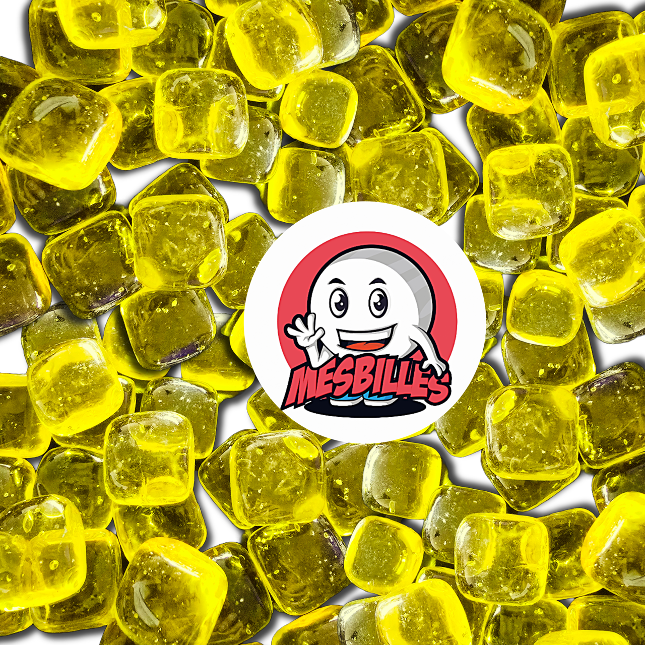 Vue rapprochée de plusieurs billes Carré Jaune 2 cm translucides, en verre, vendues à l’unité sur MesBilles.
