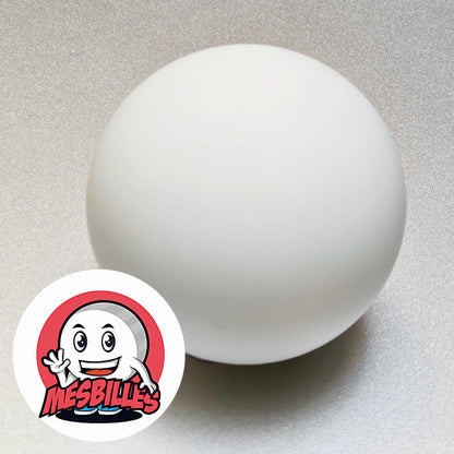 Chaque bille Iceberg Blanc 30 mm a une forme subtilement différente, comme un petit morceau de banquise échappé de l’Arctique.